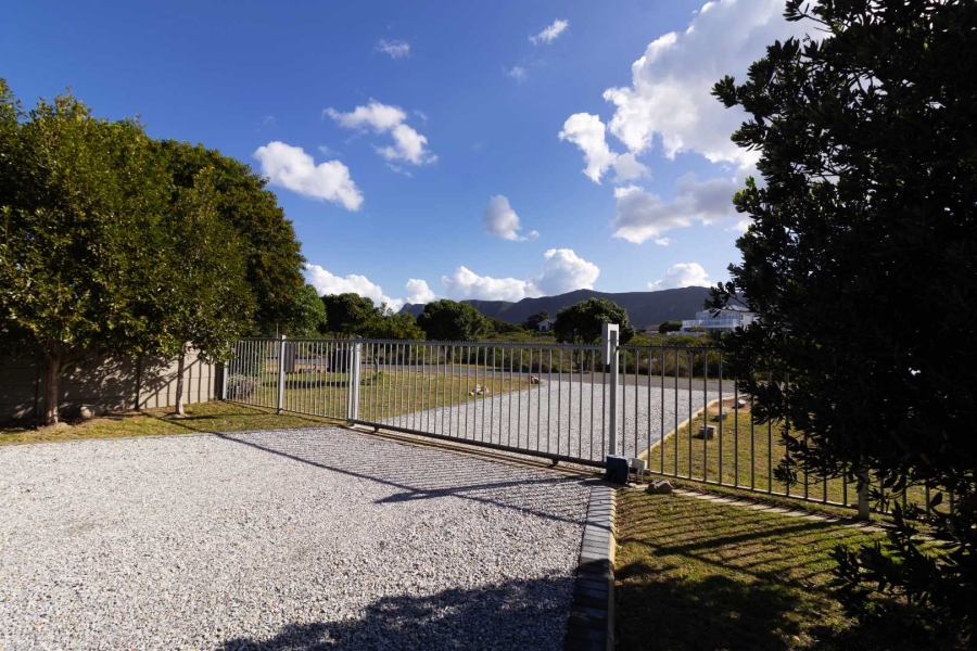 4 Bedroom Property for Sale in Sandbaai Western Cape